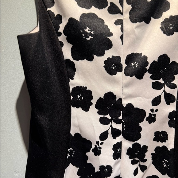 Kensie Monochrome Floral Mini Dress - Picture 4 of 8